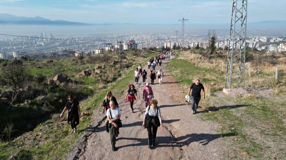 Çiğli’de Cumhuriyet Yürüyüşü Coşkusu
