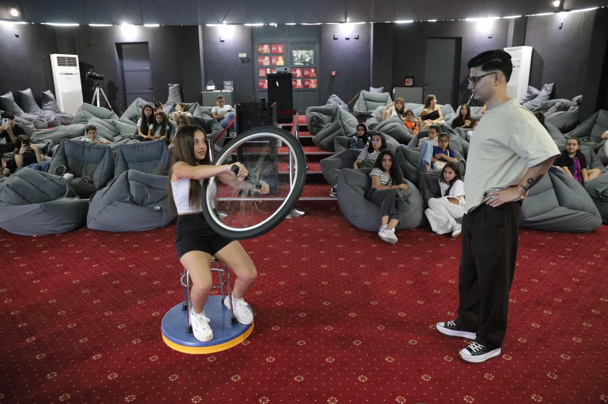 Çocuklar İzmir’de Bilim ve Tarih Gezisine Katıldı