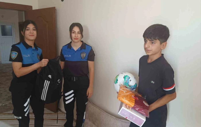 Çöpte bulduğu 1,6 milyon liralık altını polise teslim etti