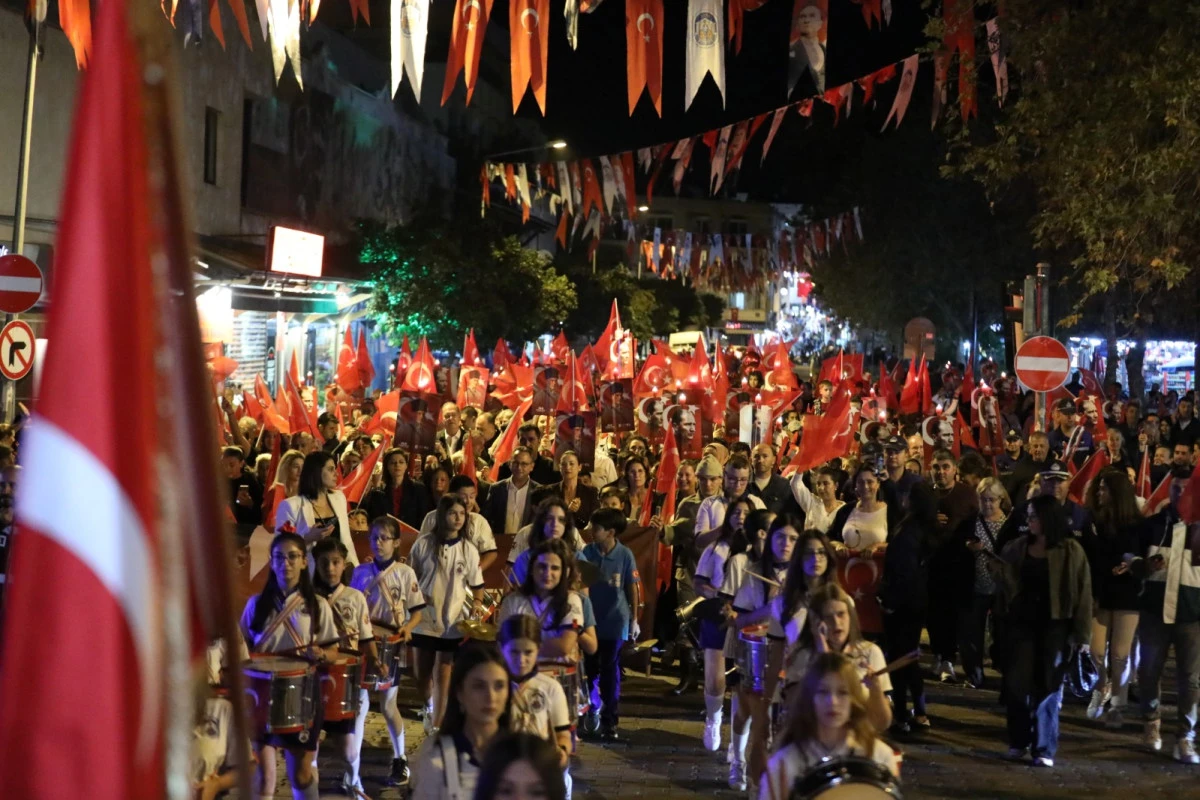 Cumhuriyet coşkusu Efes Selçuk Sokaklarına Taştı
