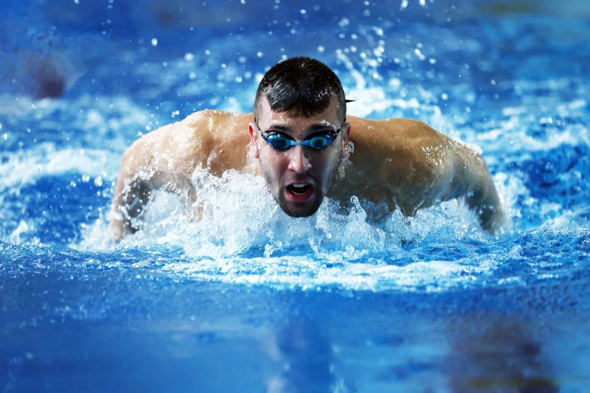 DE&Uuml; kapılarını mill&icirc; y&uuml;z&uuml;c&uuml; Emre Sak&ccedil;ı&rsquo;ya a&ccedil;tı
