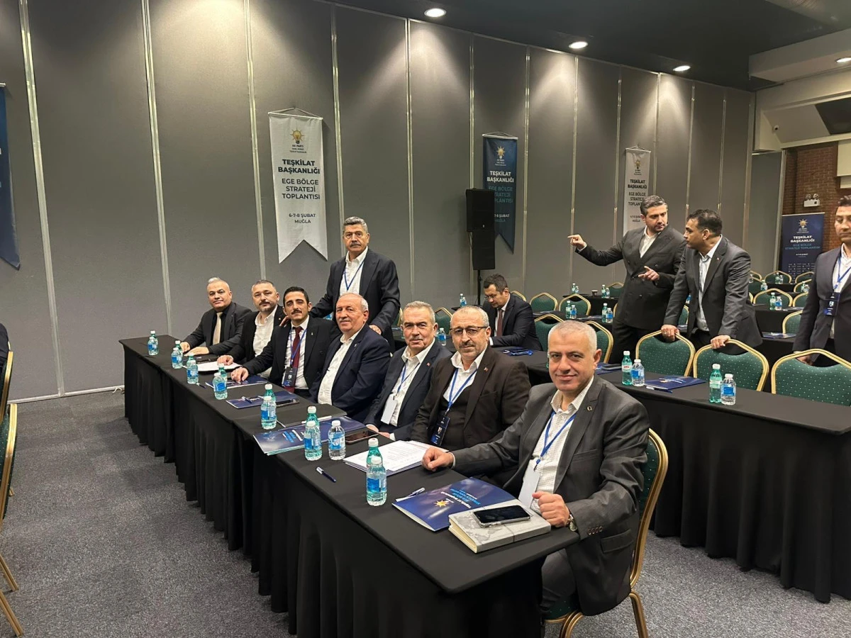 Dikili AK Parti İl&ccedil;e Başkanı Marmaris toplantısında il&ccedil;eyle ilgili rapor sunduğu iddia edildi