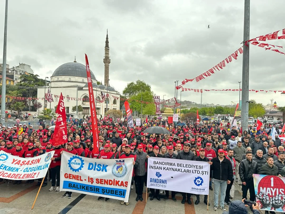 DİSK/Genel-İş Balıkesir Şubesi 1 Mayıs’ı 9 Noktada Coşkuyla Kutladı