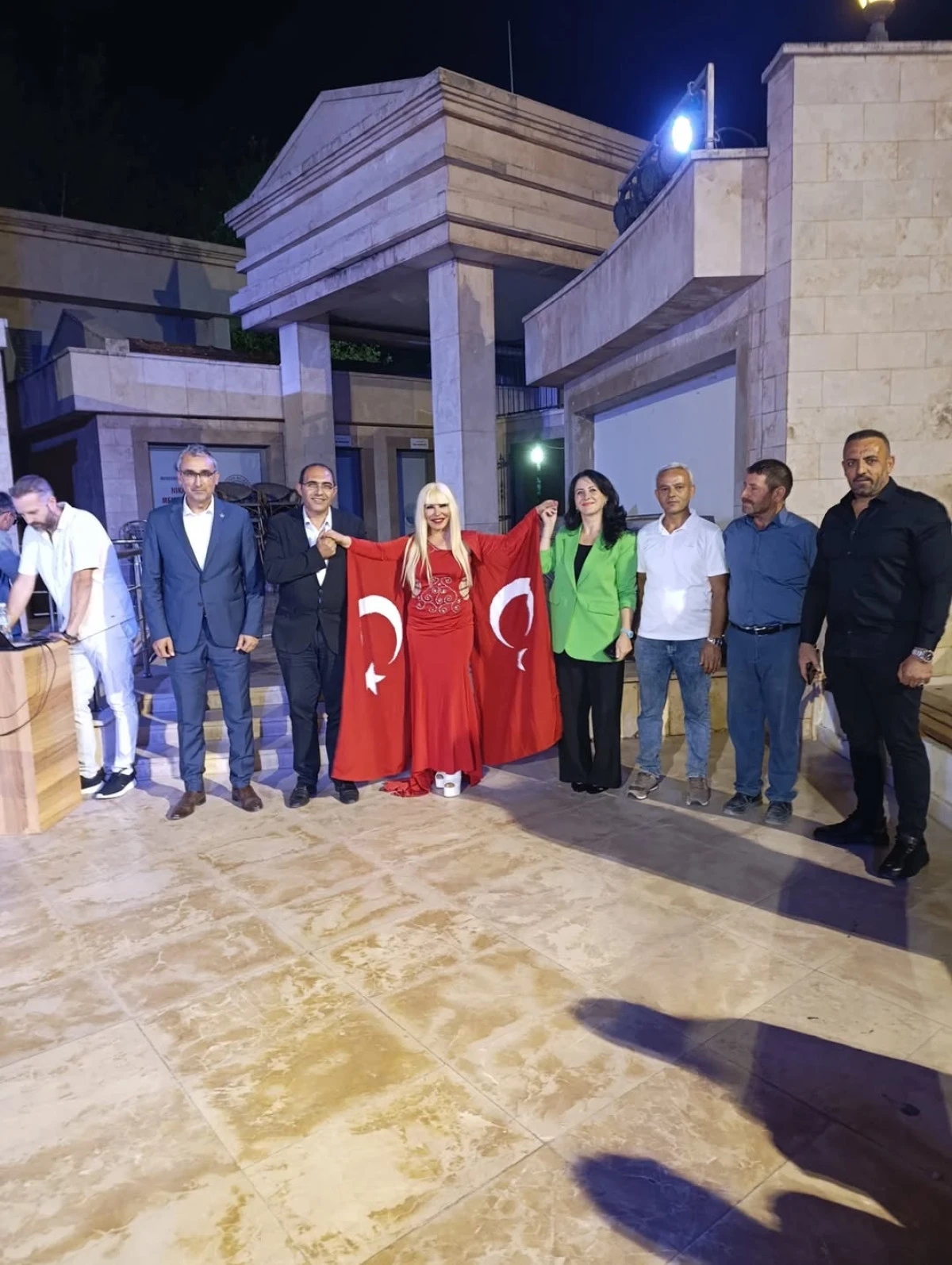Djane Eva Başak Sokak Hayvanları İçin Sahnedeydi