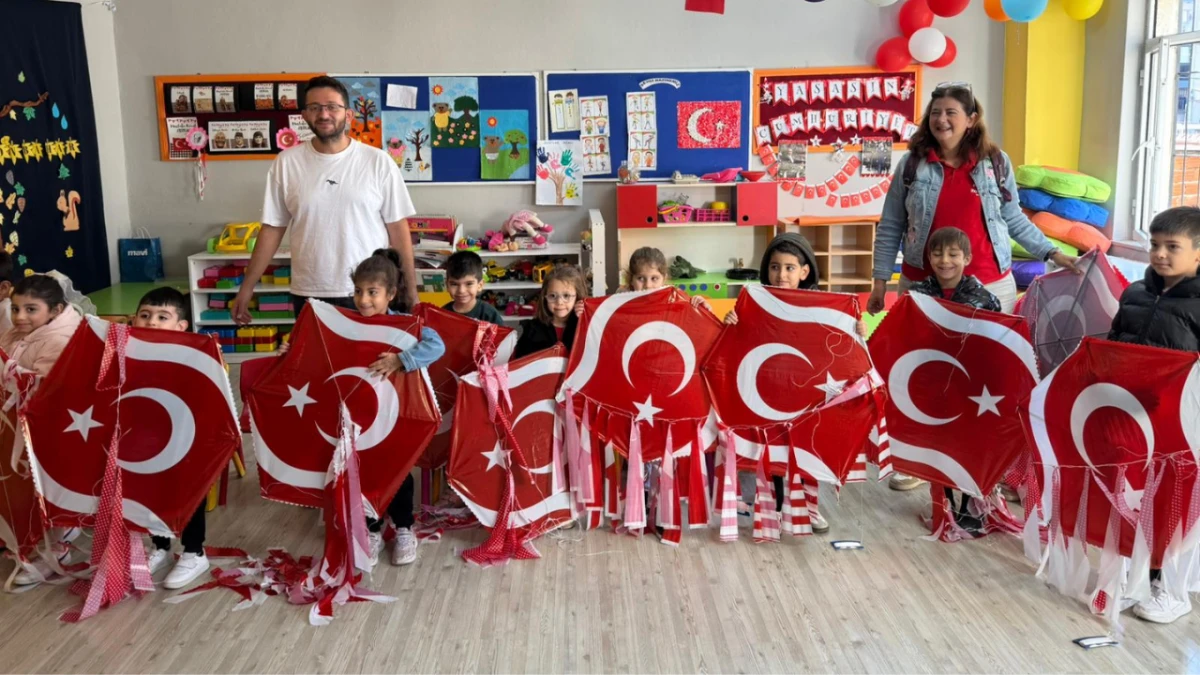 Dokuz Eylül Rotary’den Çocuklara Cumhuriyet Hediyesi