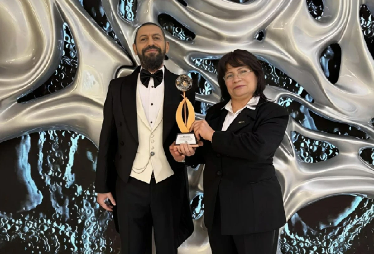 D&uuml;nyaca &Uuml;nl&uuml; Yazar Akif Manaf&rsquo;a Barış &Ouml;d&uuml;l&uuml; Verildi