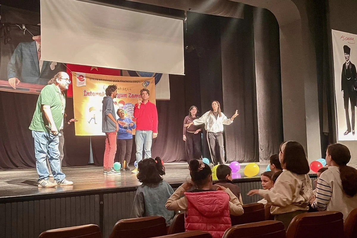 Efeler Şehir Tiyatrosu Ferdi Zeyrek Festivali’nde sahne aldı