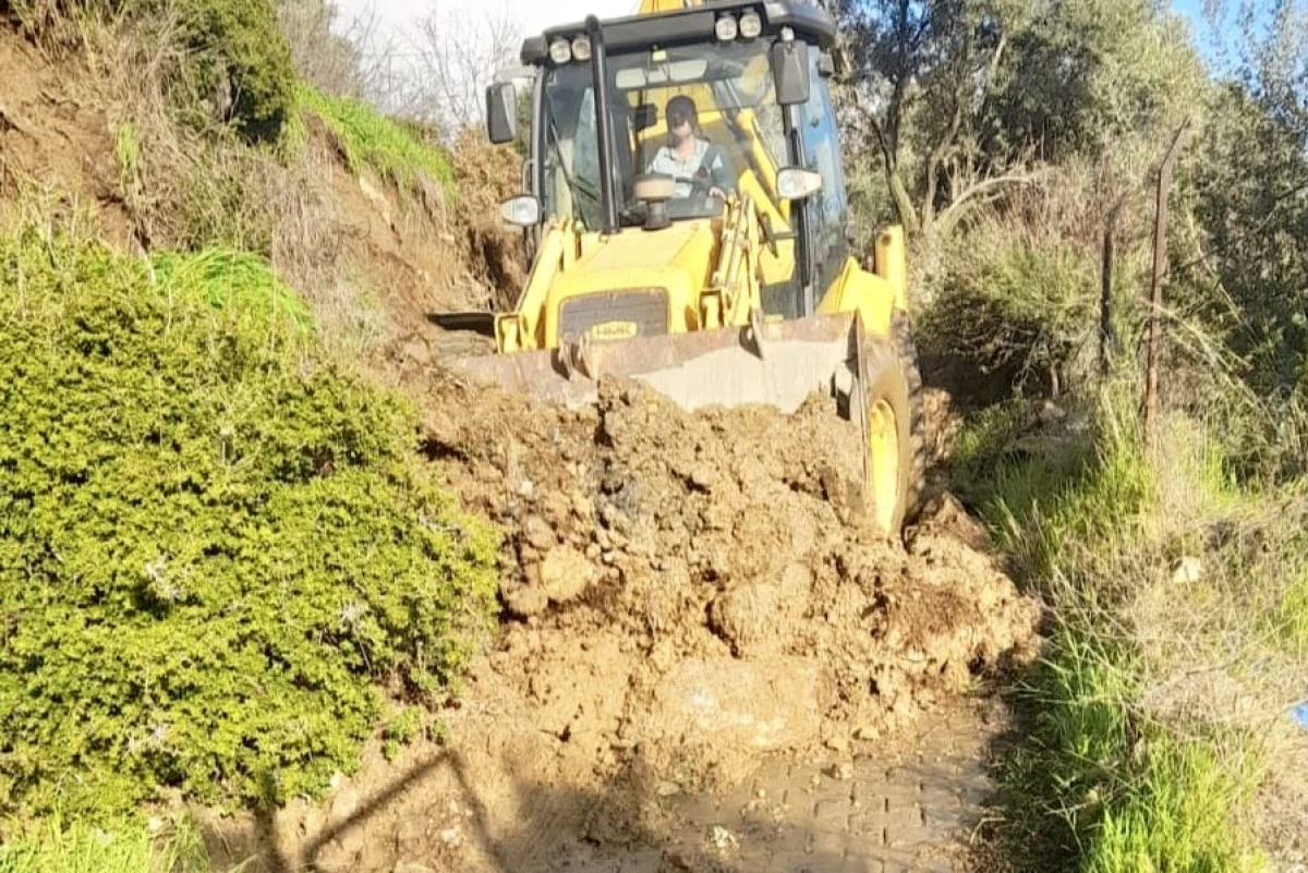  Efeler'de kapanan Yollara anında m&uuml;dahale