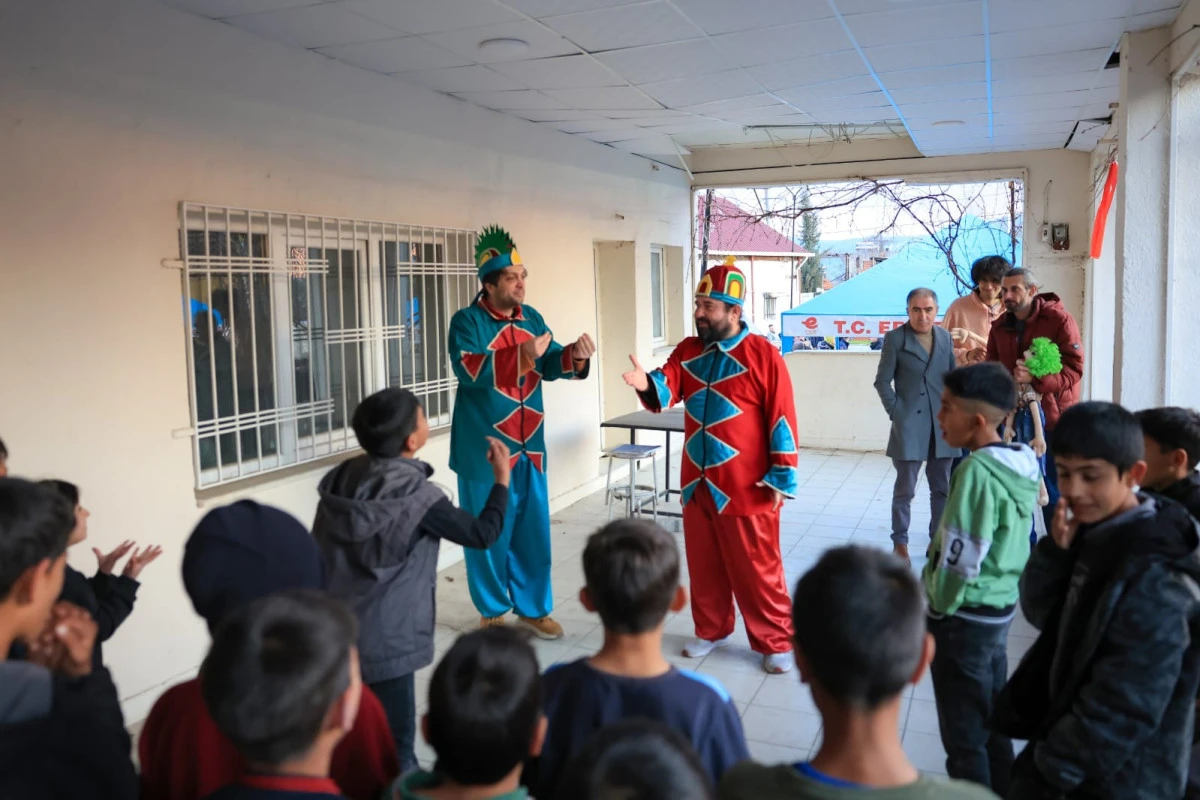 Efelerin iftar programında &ccedil;ocuklar unutulmadı