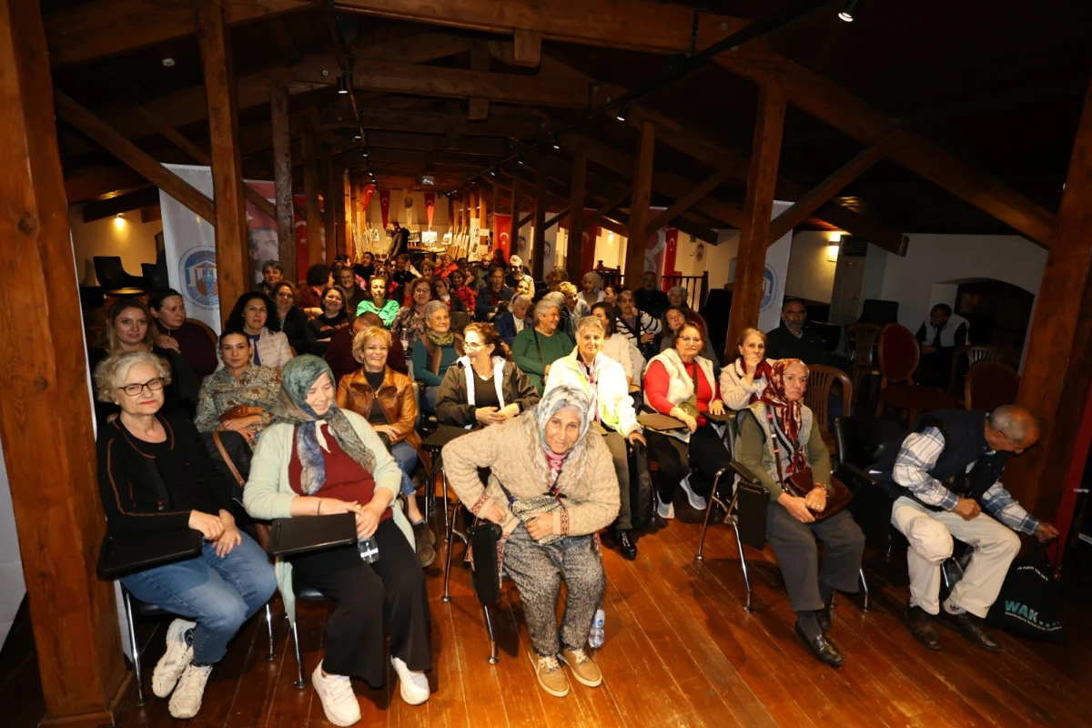 Efes Selçuk Artemis önünde kadına şiddete karşı bir araya geldi