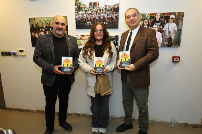 Efes Selçuk Belediyesi’nden öğretmenlere kitap hediyesi