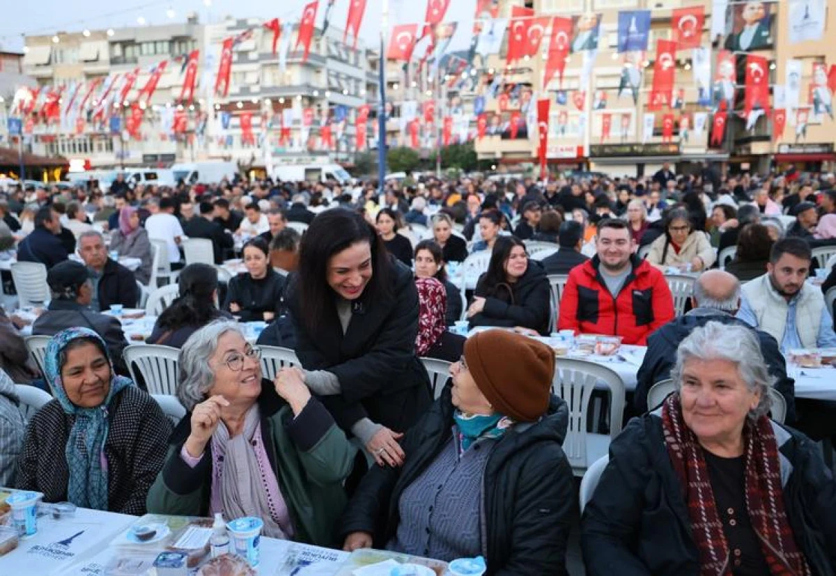 Efes Sel&ccedil;uk&rsquo;ta Ramazan ayında dayanışma iftarı d&uuml;zenlendi