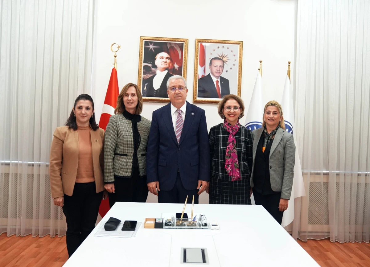 Ege Üniversitesi Ebelik Tecrübesini Türk Devletleriyle Paylaştı