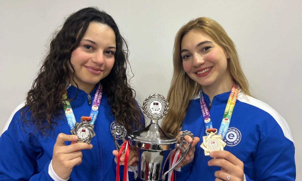 Ege &Uuml;niversitesi kick boksta T&uuml;rkiye şampiyonu oldu