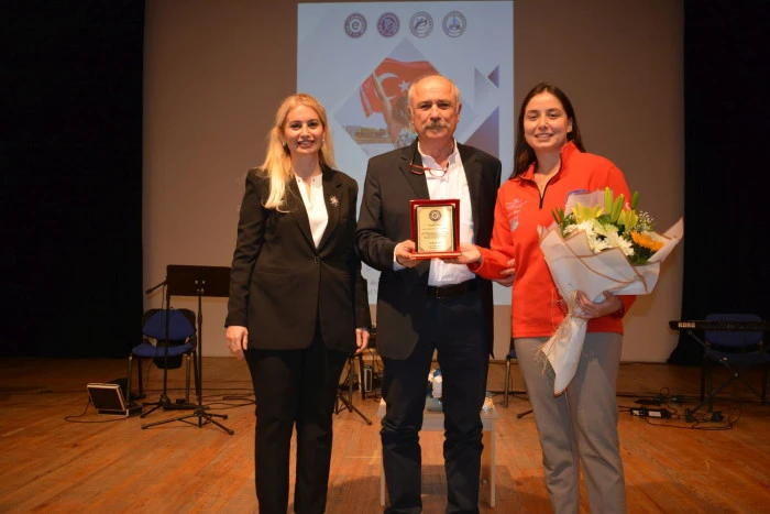 Ege &Uuml;niversitesi&rsquo;nde Mezunlar ve &Ouml;ğrenciler Bir Araya Geldi