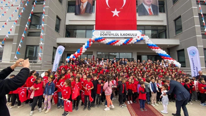Eğitimde Teknoloji Hamlesi: 26 Akıllı Tahta Teslim Edildi