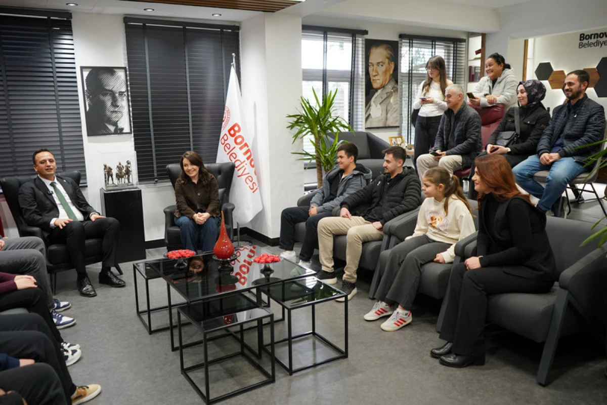 Eğitime yatırım Bornova&rsquo;da &ouml;d&uuml;lle karşılık buldu