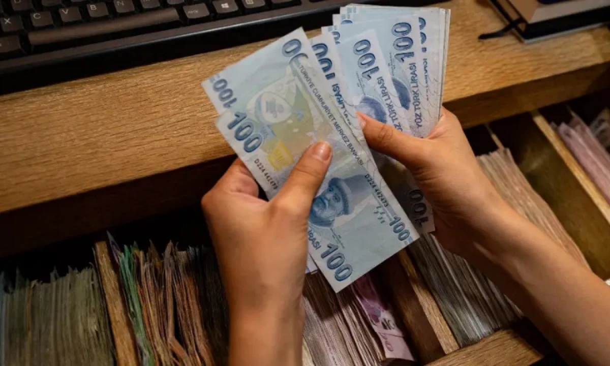 Emeklilerin hesaplarına farklar yattı