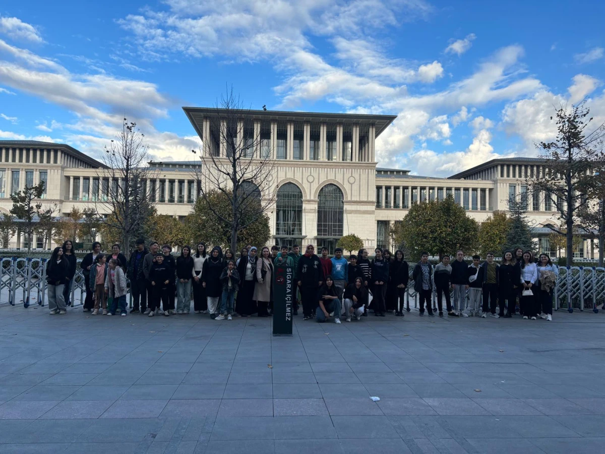 Emirdağ Belediyesi öğrencileri Ankara gezisinde buluşturdu