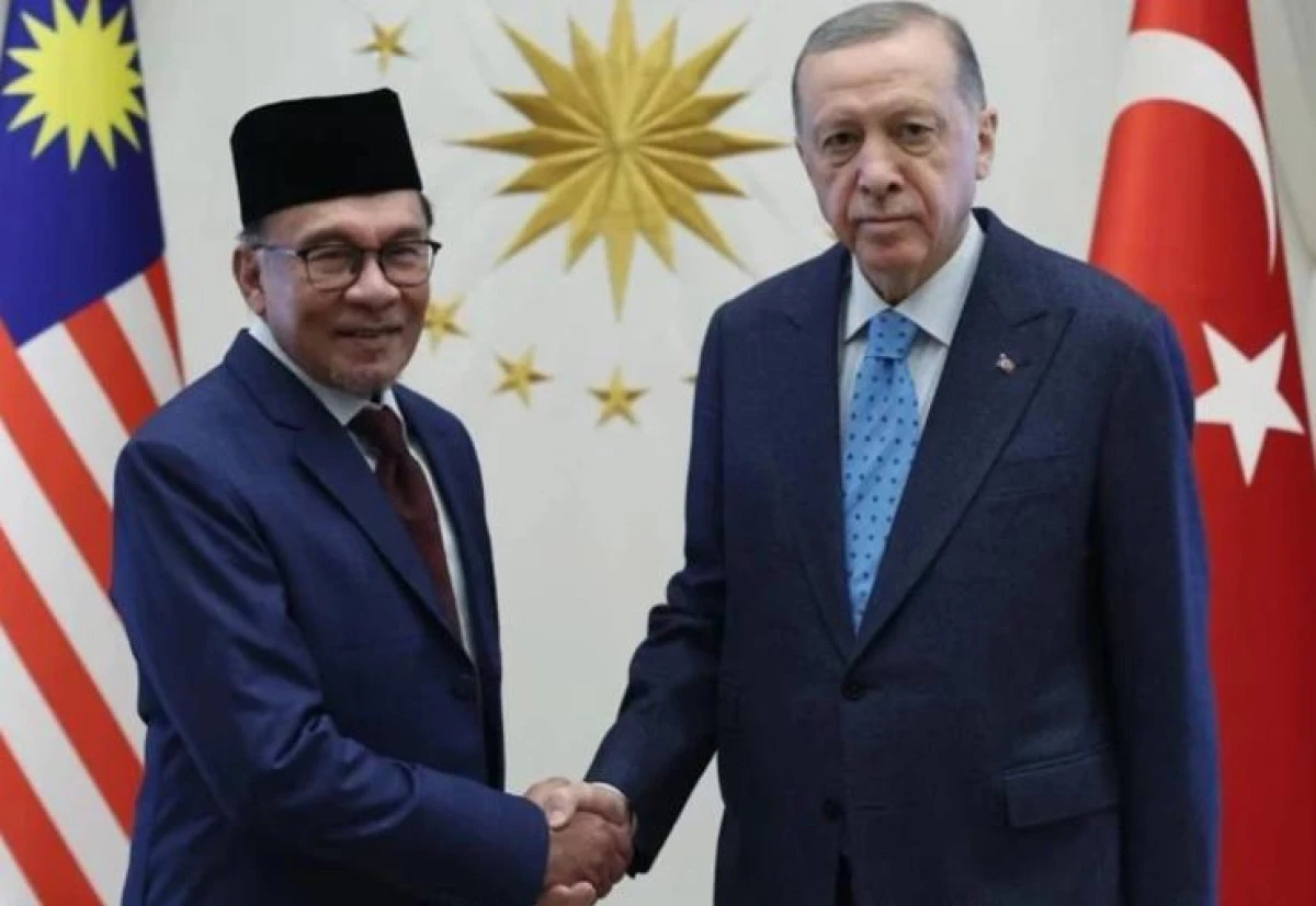 Erdoğan, Malezya Başbakanı Enver İbrahim İle G&ouml;r&uuml;şt&uuml;