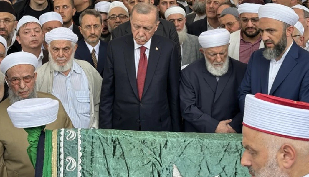 Erdoğan, tercihini 23 Nisan Oturumu yerine 'Şeyh Cenazesi'nden yana kullandı!