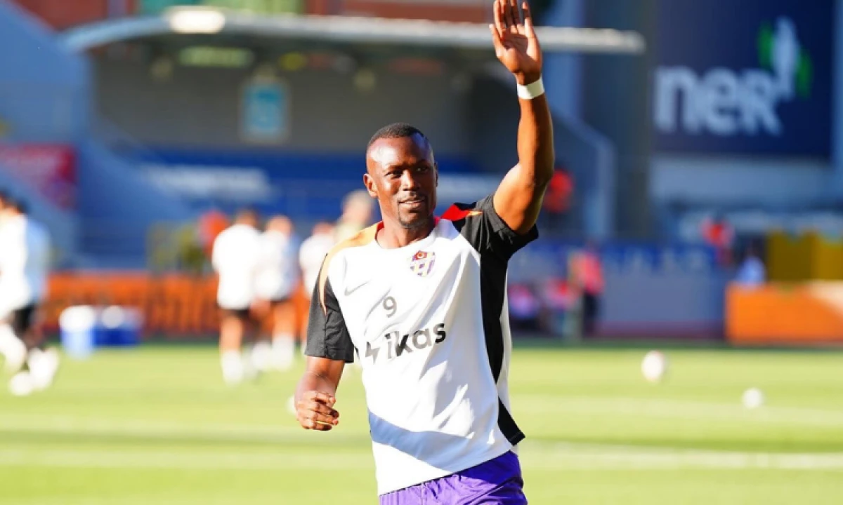 Ey&uuml;pspor, Mame Thiam ile yollarını ayırdı