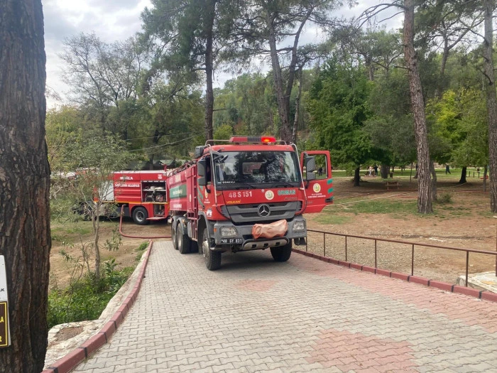 Fethiye’de çadır kamping alanında yangın çıktı