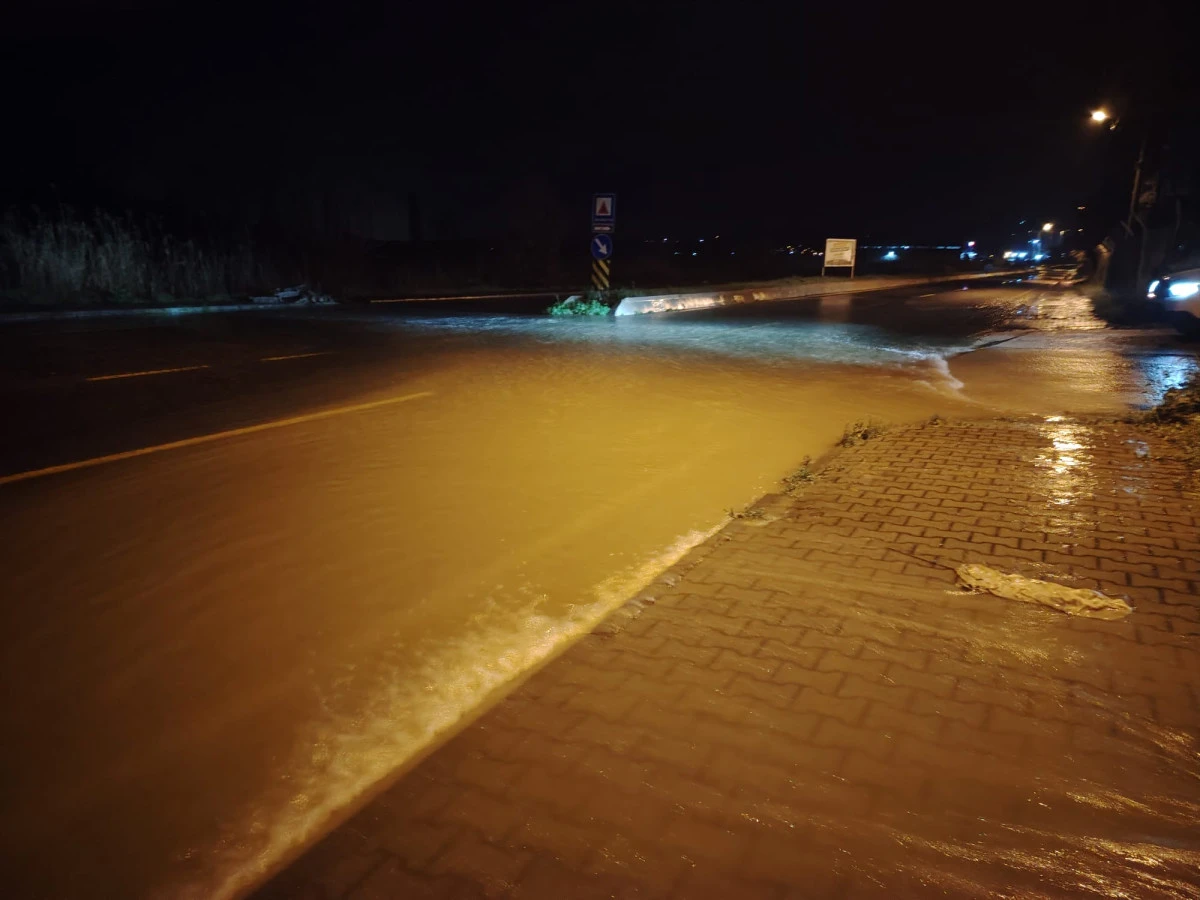  Fırtına germenciye vurdu şehir adeta g&ouml;le d&ouml;nd&uuml;
