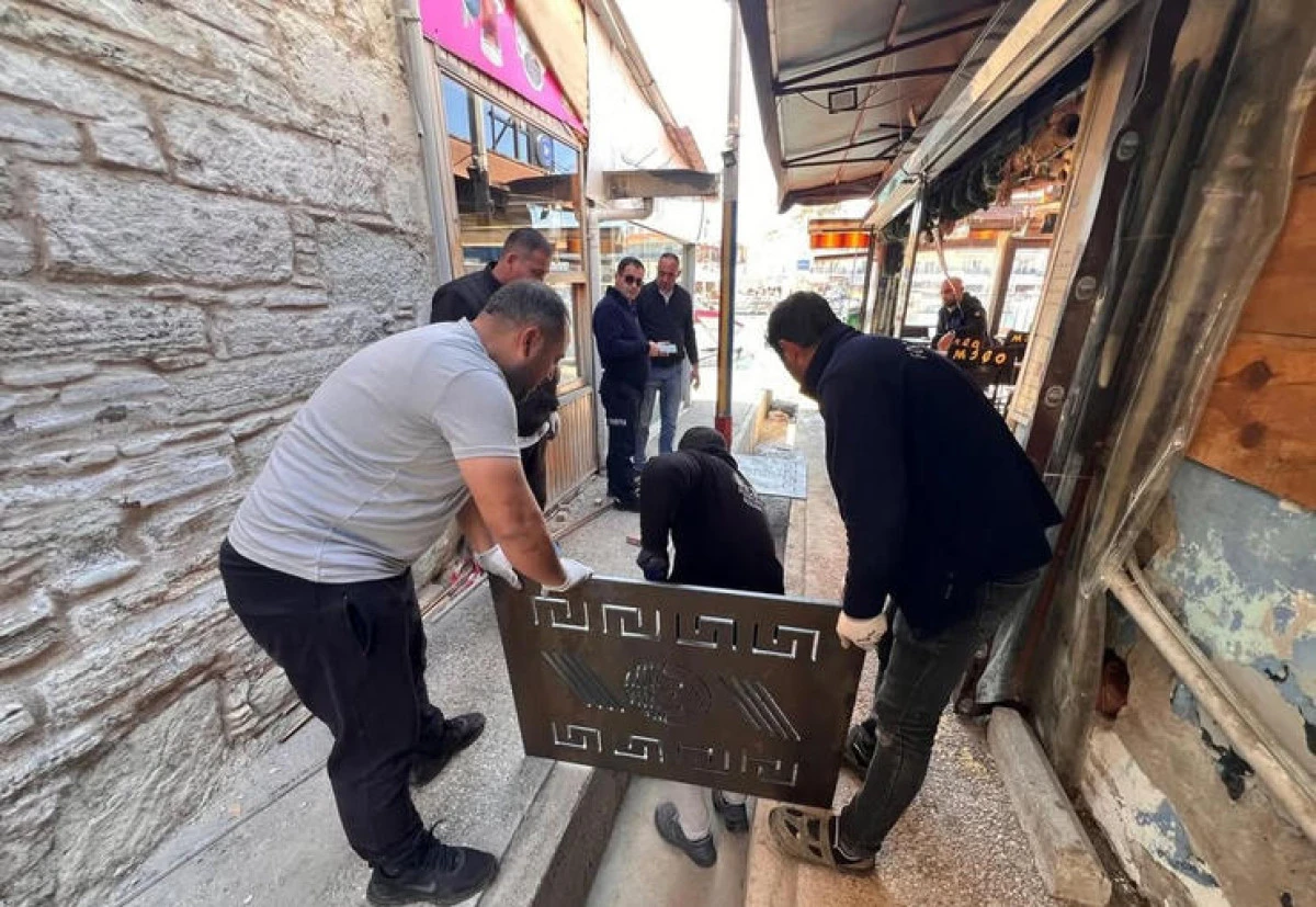 Fo&ccedil;a &Ccedil;arşısı&rsquo;nda Yağmur Suyu Tahliye Kanalı Tamamlandı