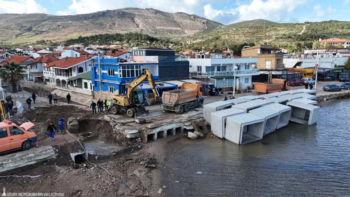 Foça’da yapılan yeni kanal taşkını önledi