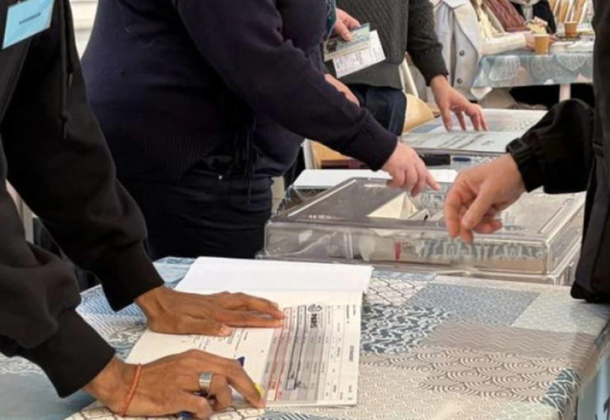 Fransa'da yerel se&ccedil;imler: Paris yine &lsquo;sol&rsquo; dedi