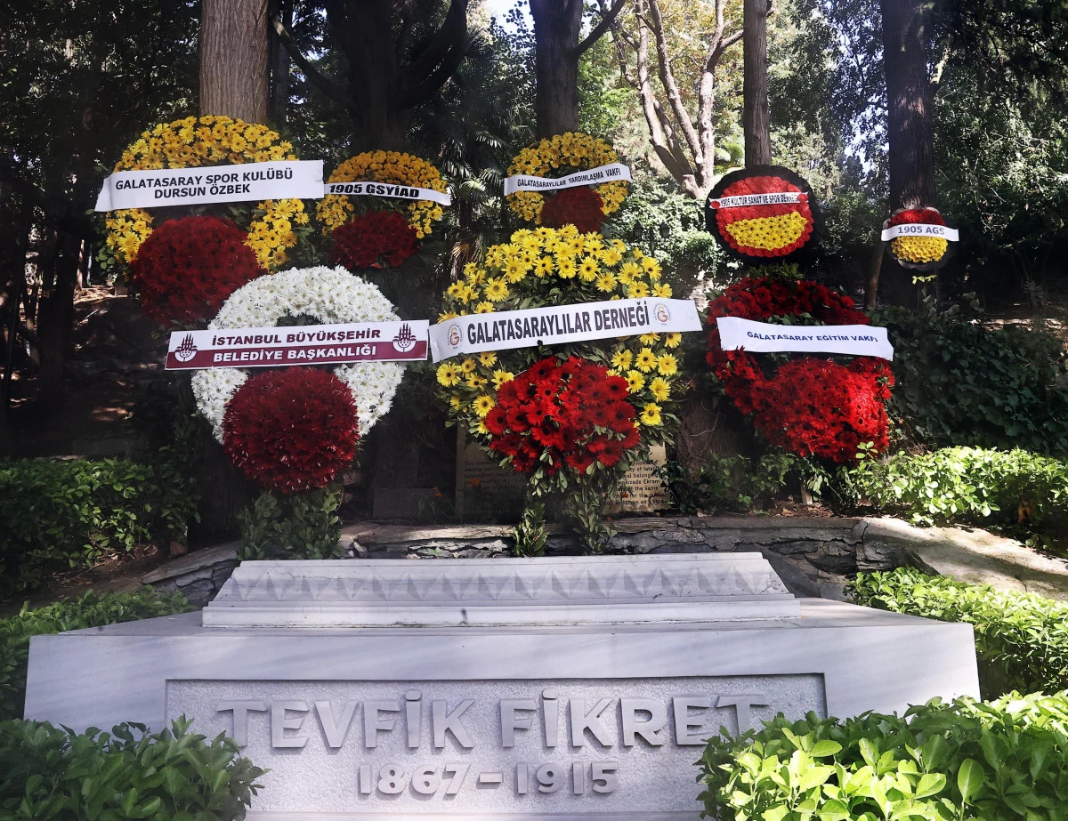 Galatasaray camiası Tevfik Fikret’i unutmadı