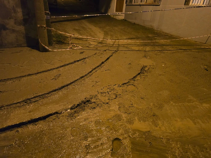 Gazi Caddesi&rsquo;nde akıl almaz beton vandalizmi