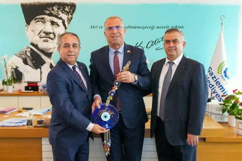 Gaziemir Belediye Başkanı Ünal Işık, tebrik ziyaretlerini kabul etti.