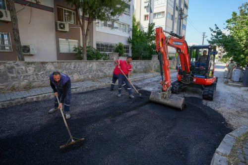 Gaziemir Belediyesi Asfaltlama Çalışmalarına Devam Ediyor