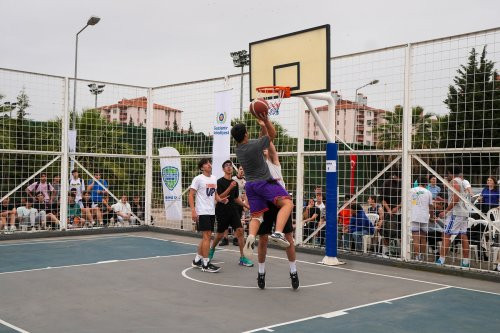 Gaziemir’de 3x3 Streetball Turnuvası: Kıyasıya Mücadele