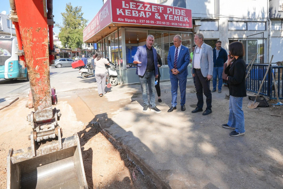 Gaziemir’de asfalt seferberliği: Fen İşleri sahada