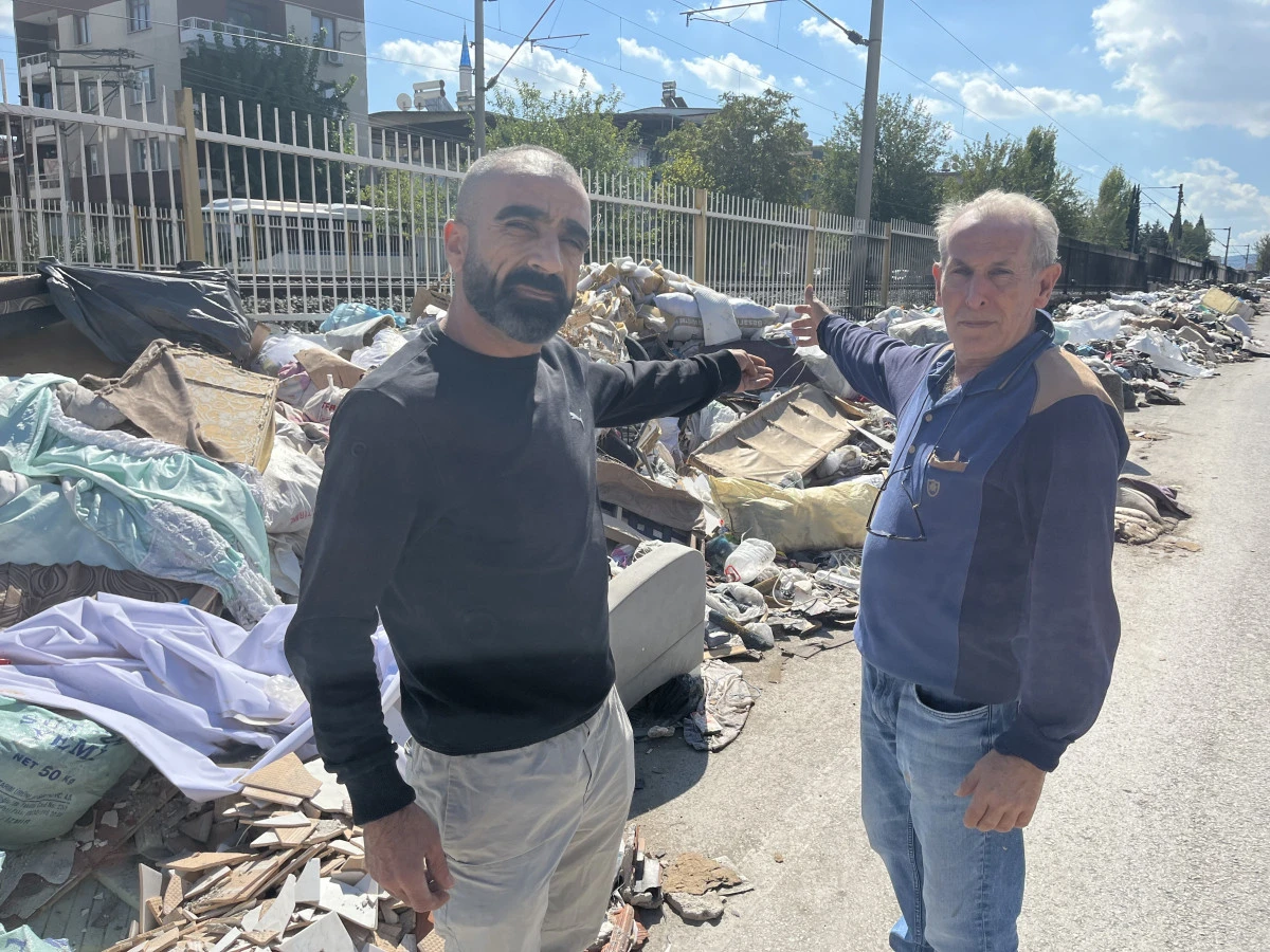 Grev sona erdi, Buca sokakları çöplerle dolu