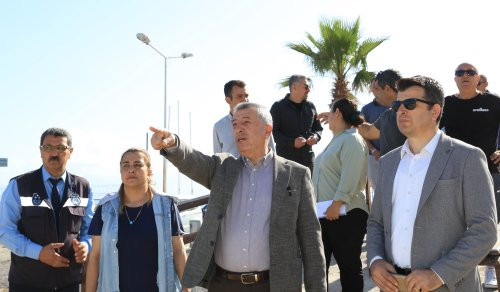 Güzelbahçe Belediye Başkanı Mustafa Günay, Mithatpaşa Caddesi'ni Yeniden Düzenliyor