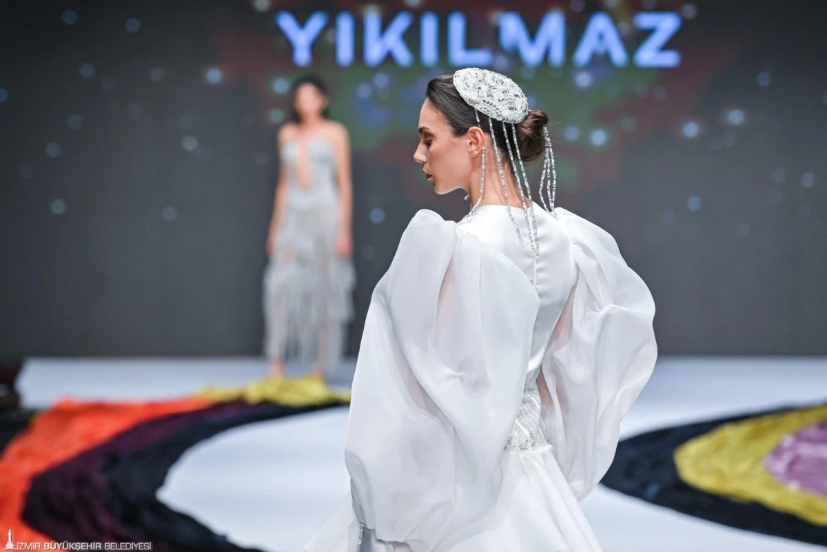 IF Wedding Fashion İzmir&rsquo;de &ldquo;Sessiz Asalet&rdquo; Podyuma Taşındı