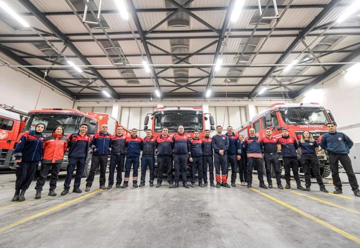 İftara niyetlenen itfaiye ekipleri yangın ihbarıyla g&ouml;reve koştu