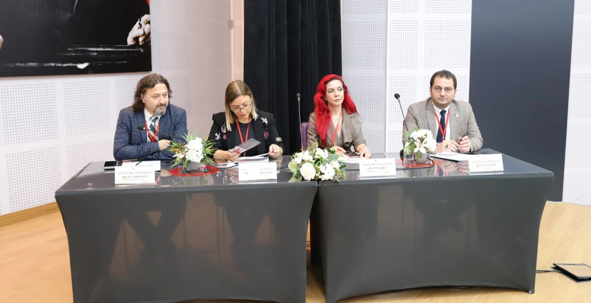 İK&Ccedil;&Uuml;&rsquo;de gen&ccedil;lik ve siyasal iletişim &ccedil;alıştayı