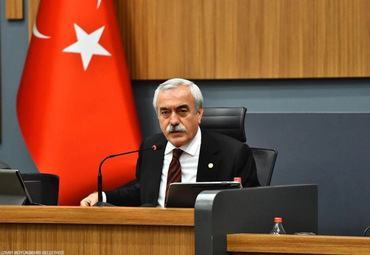 İnan&ccedil;: İzmir'de karşılıkları yok ama&ccedil; g&uuml;ndem değiştirmek