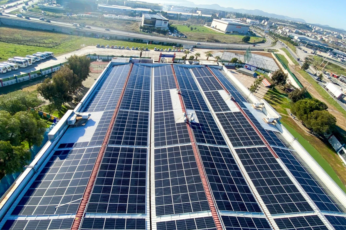 İT&Uuml; İzmir Okulları G&uuml;neş Enerjisiyle Geleceğe Yatırım Yapıyor