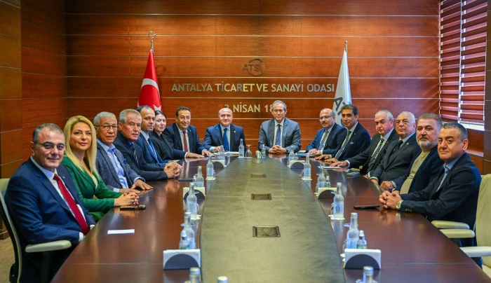 İYİ Parti heyeti Antalya’da meslek odalarıyla buluştu