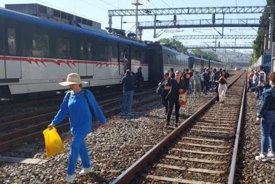 Izban Vagonunun Raydan çıktı: Yolcular ahliye Edildi