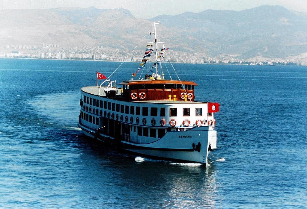 İZDENİZ, İzmir Büyükşehir Belediyesi'ne Bağlı Gemileri Kiraya Veriyor