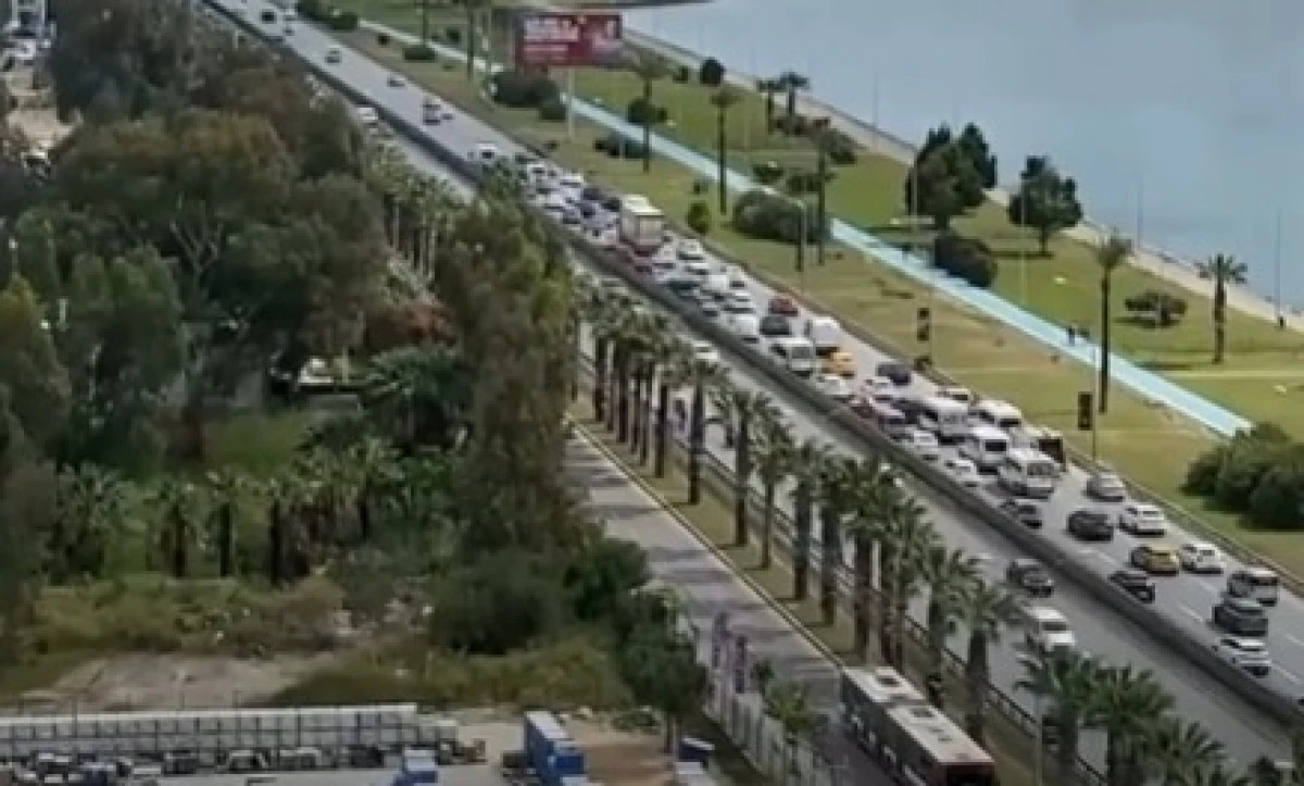 İzmir Altınyol’da zincirleme kaza: Trafik durma noktasına geldi