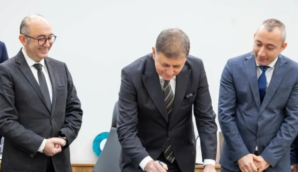 İzmir B&uuml;y&uuml;kşehir Belediye binası Konak Atat&uuml;rk Meydanı&rsquo;na d&ouml;n&uuml;yor