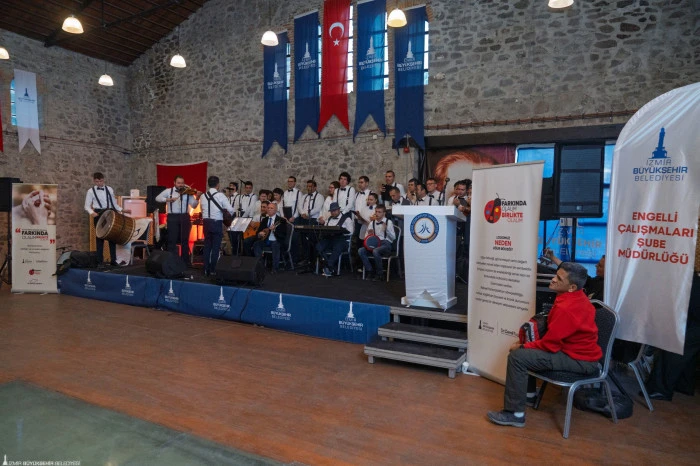 İzmir Büyükşehir Belediyesi engellilerle bir araya geldi